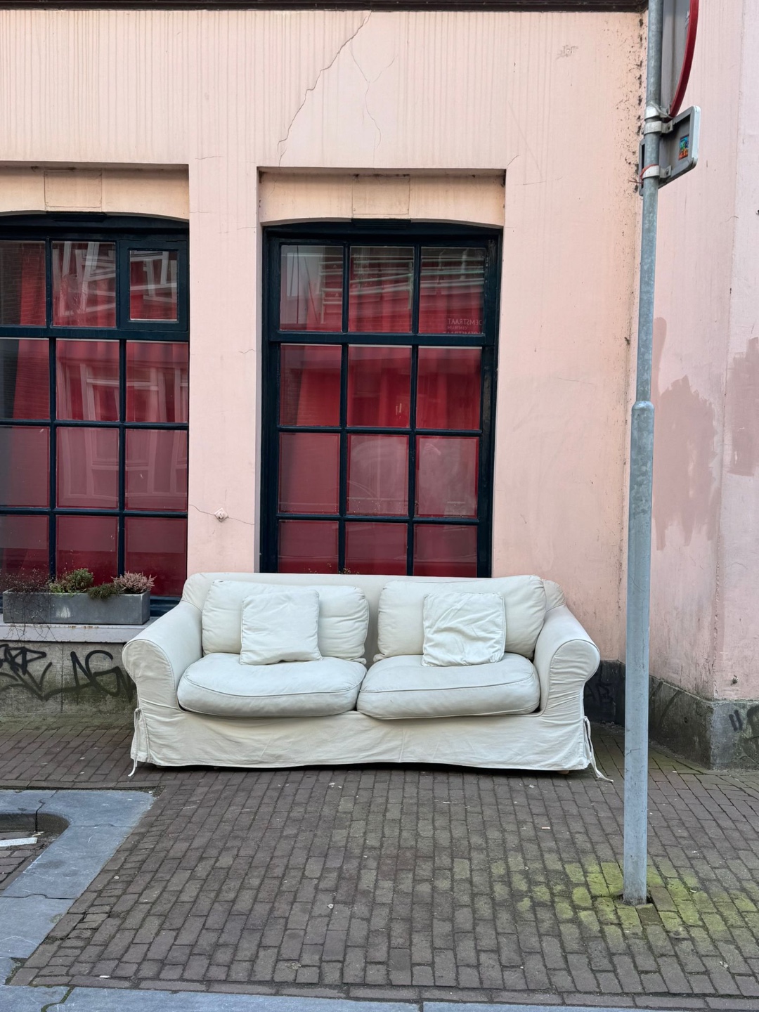 Couch with wear and tear but loved and comfy!  230 lang, 98 diep, 83 hoog photo 1