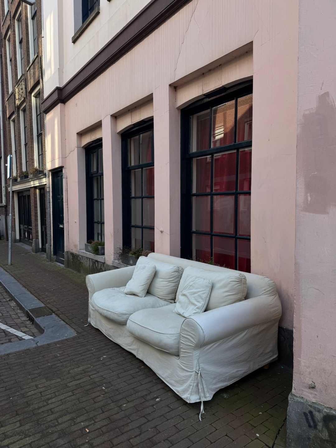 Couch with wear and tear but loved and comfy!  230 lang, 98 diep, 83 hoog photo 2