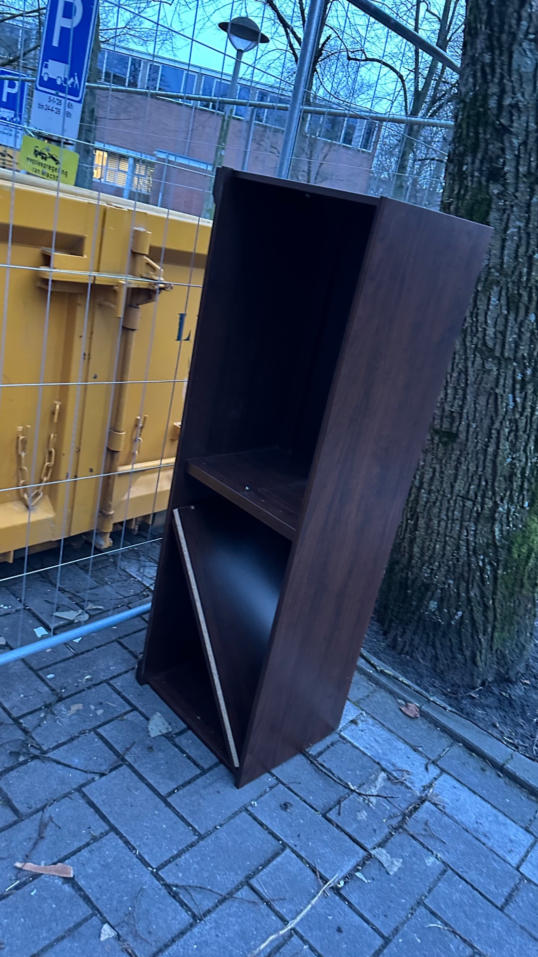 Van alles wat! IKEA CD kastjes met de plankjes etc, een grote spiegel, aan de overkant een tv meubel, etc. photo 3