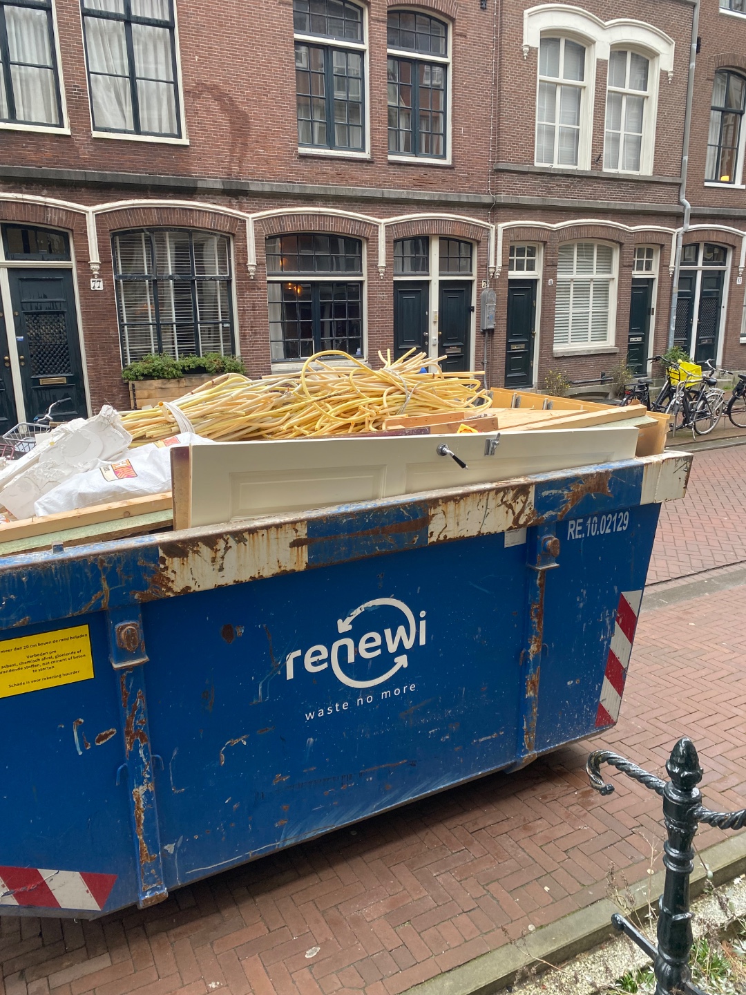 Houten deur in container