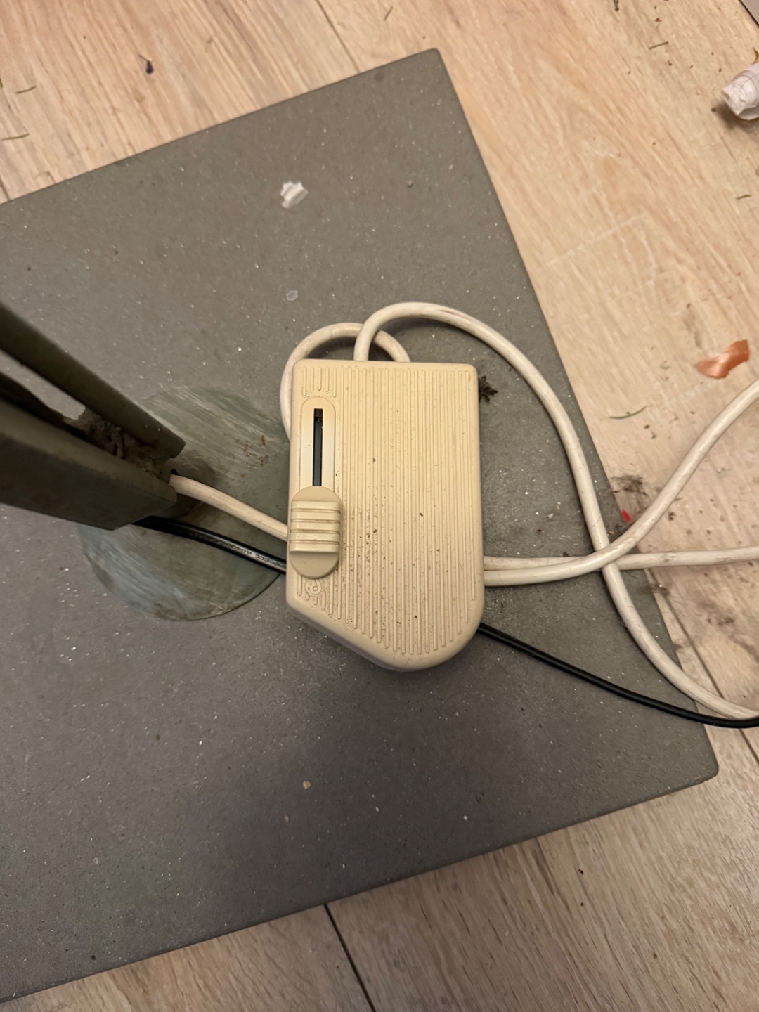 Lamp met dimmer, ongeveer 180cm hoog
Staat rond 17:00 buiten 
In de buurt van singel 318 photo 3