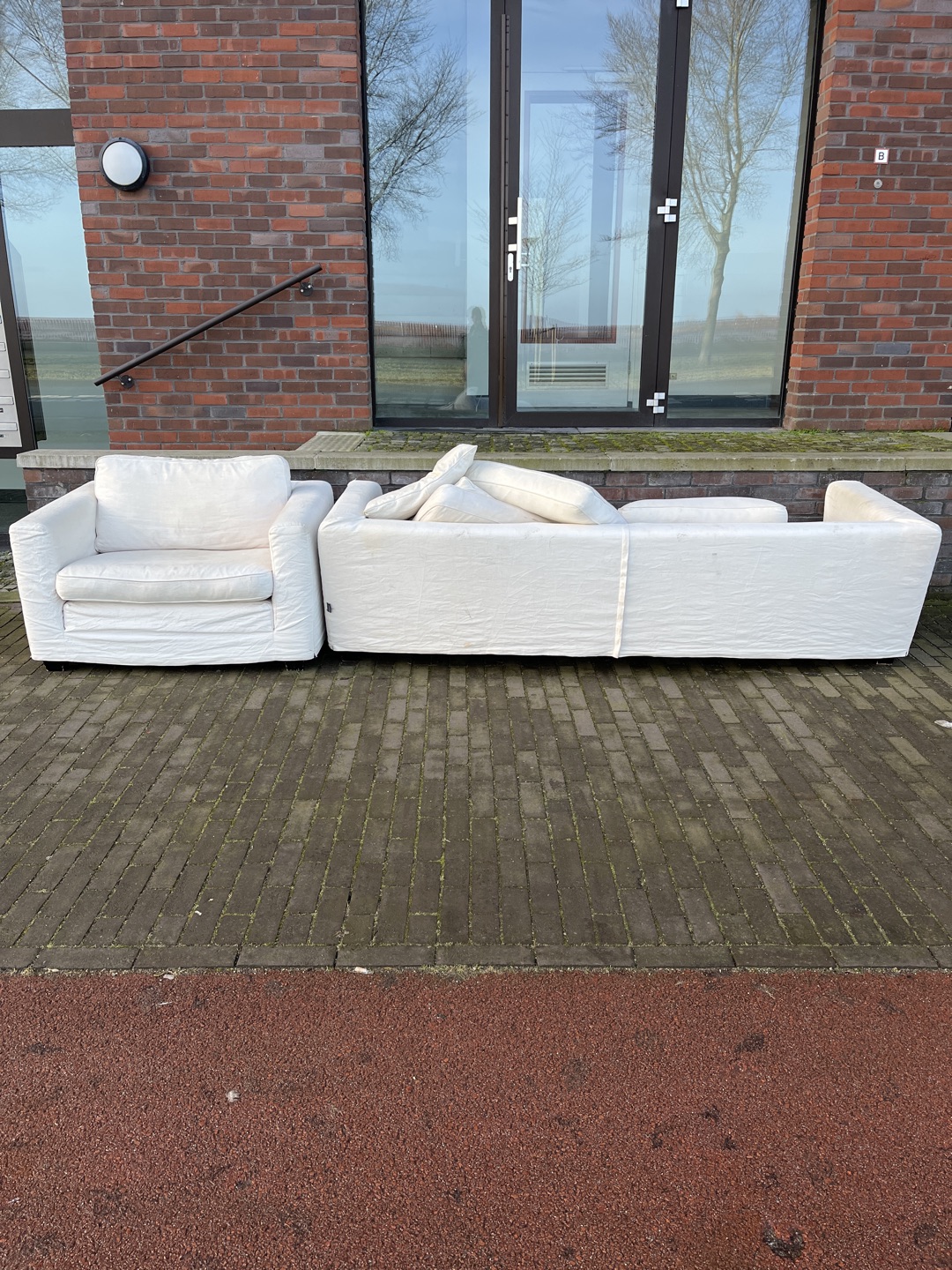 Linteloo Design sofa + matching love seat, will be gone within 30-60 min. photo 1