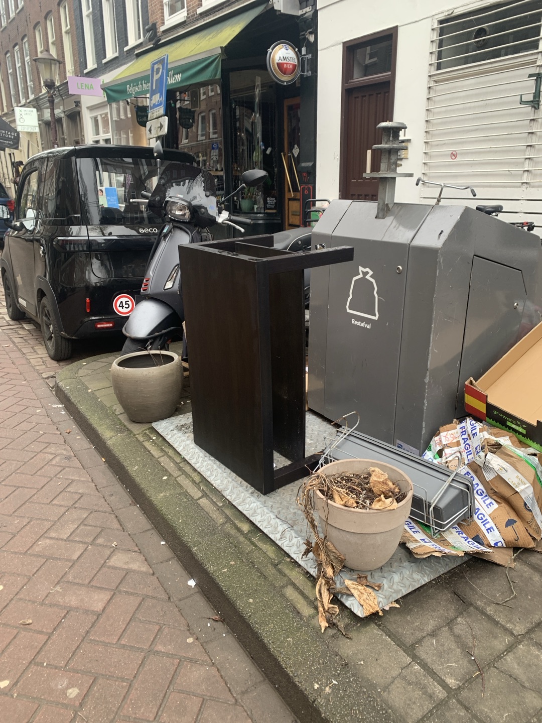 Shoe rack and plant pots photo 2
