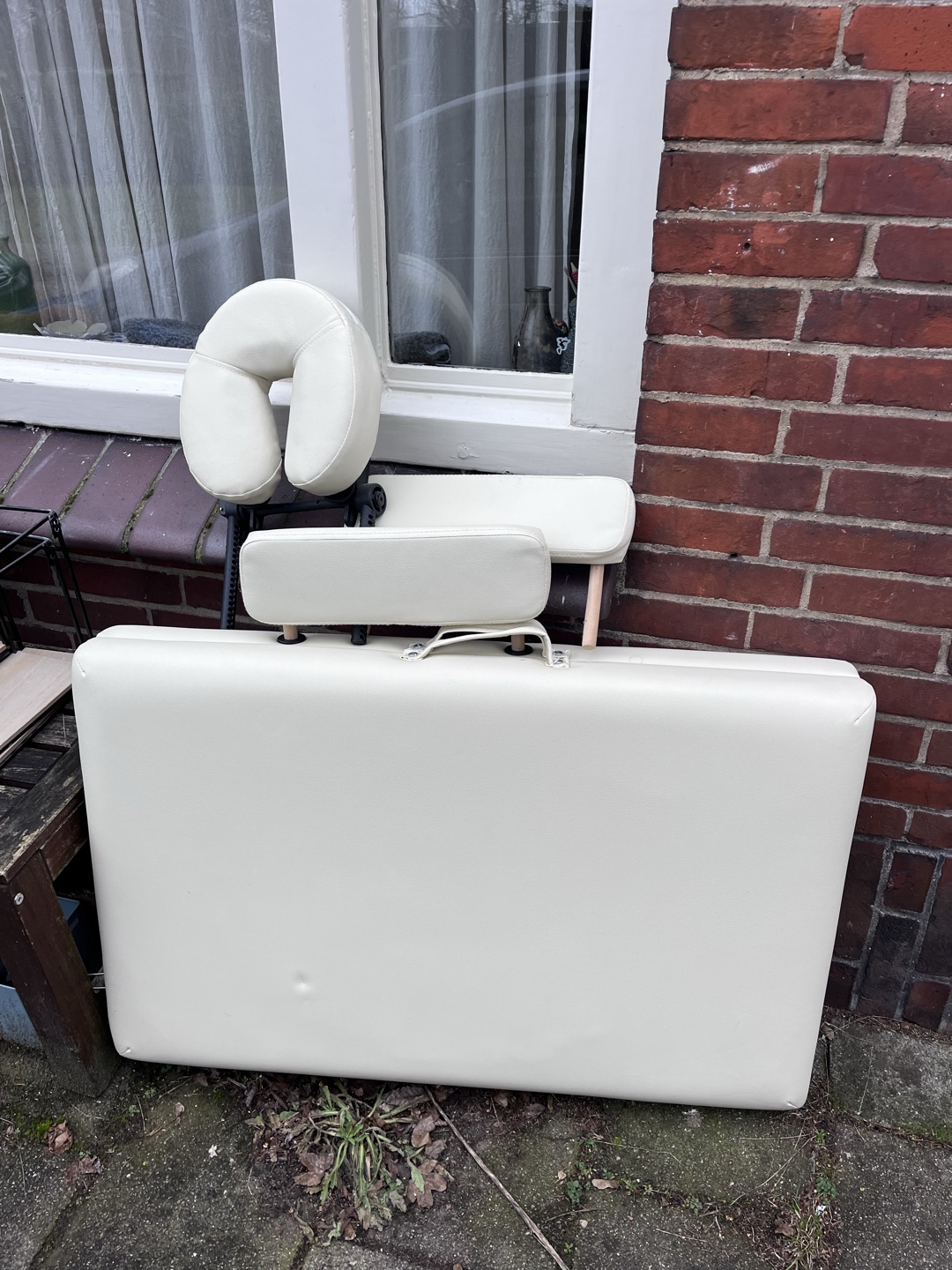Portable massagetafel, compleet
Kleine rekjes voor aan de muur
Klein zwart kastje met drie planken
Enorme teddybeer
Merkkleding photo 1