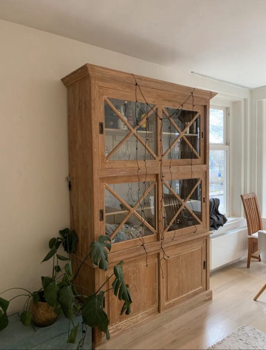 Vitrinekast in goede staat! Liefst vandaag ophalen, eventueel komende dagen 
DM bij interesse