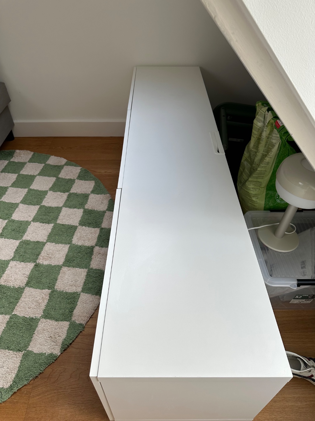 Ikea besta 3 Doors. Size L180 W42 H49