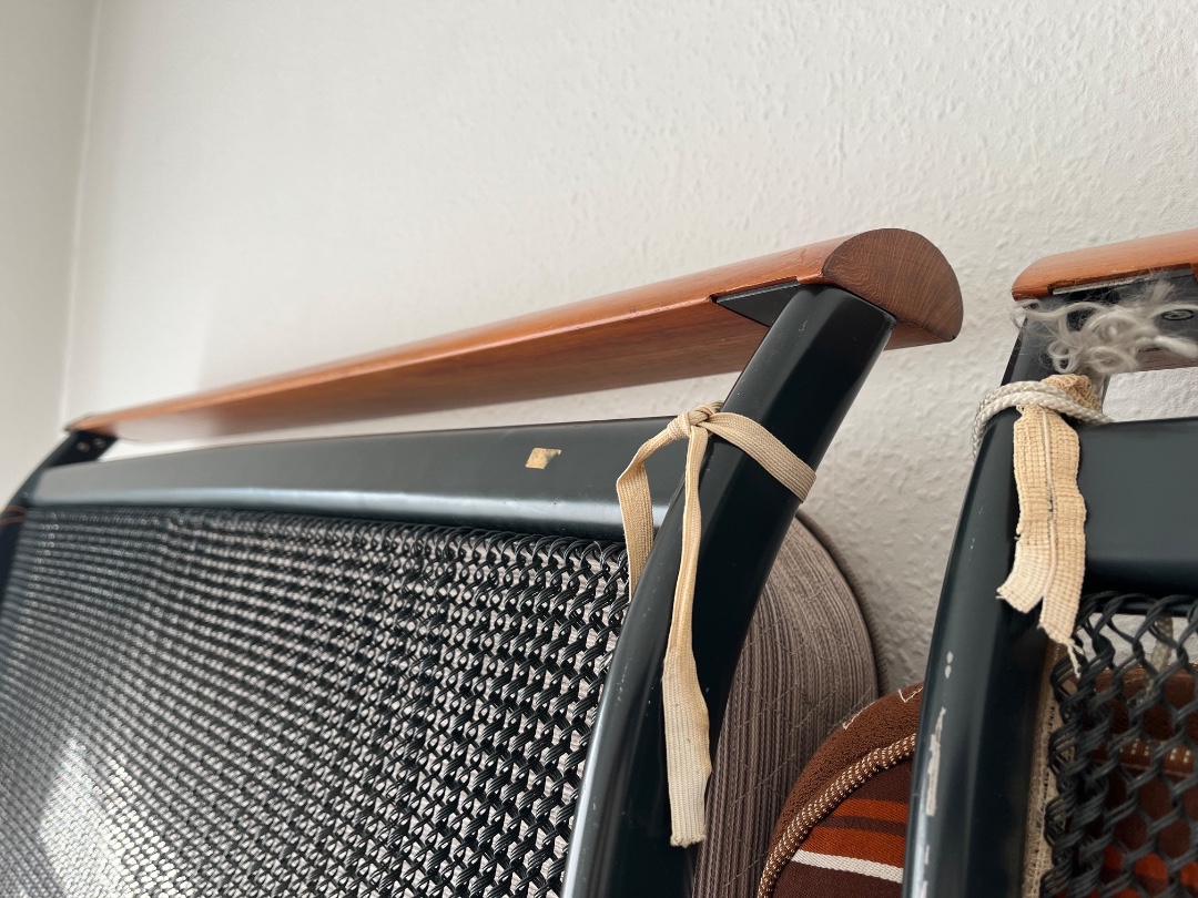 2 Auping cleopatrabedden. In goede staat. Op te halen op 23-2 vanaf 19.30. Staan dan op de stoep. Gaan op 24-2 mee met grof vuil.