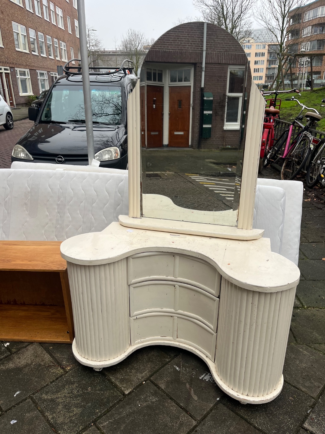 Vintage white vanity 2