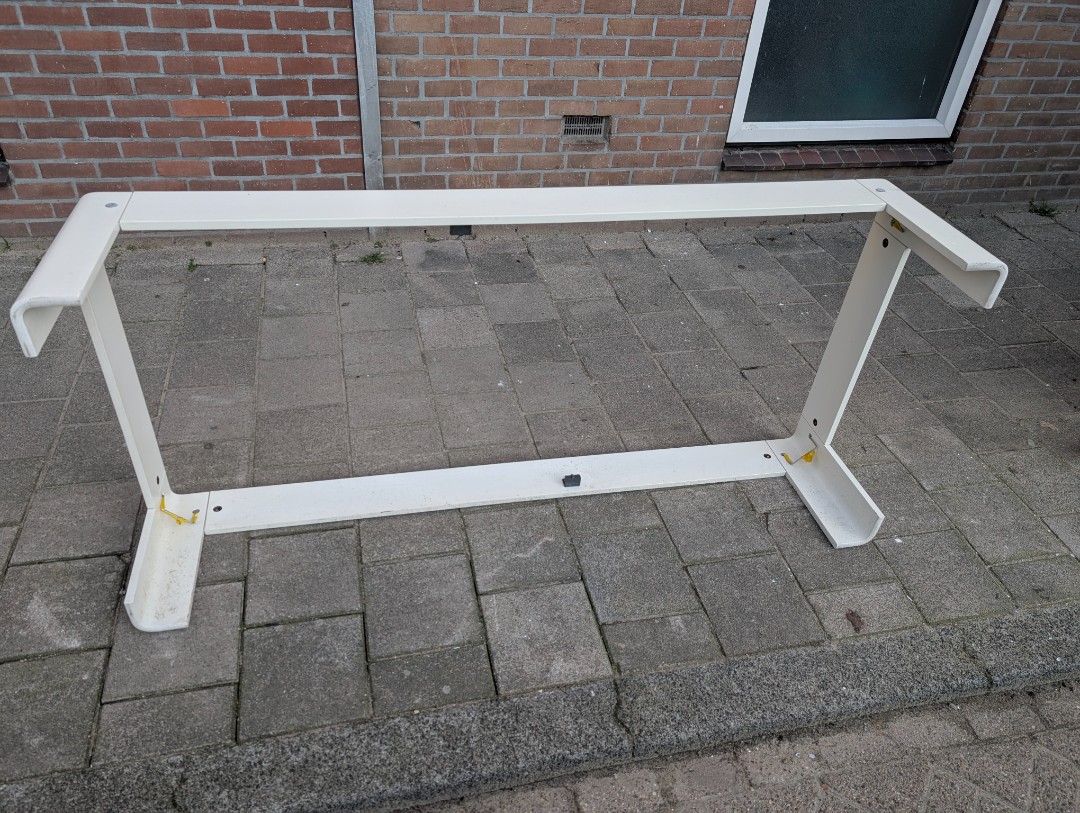 Auping Auronde (or very convincing look-alike), seen around 15 minutes ago