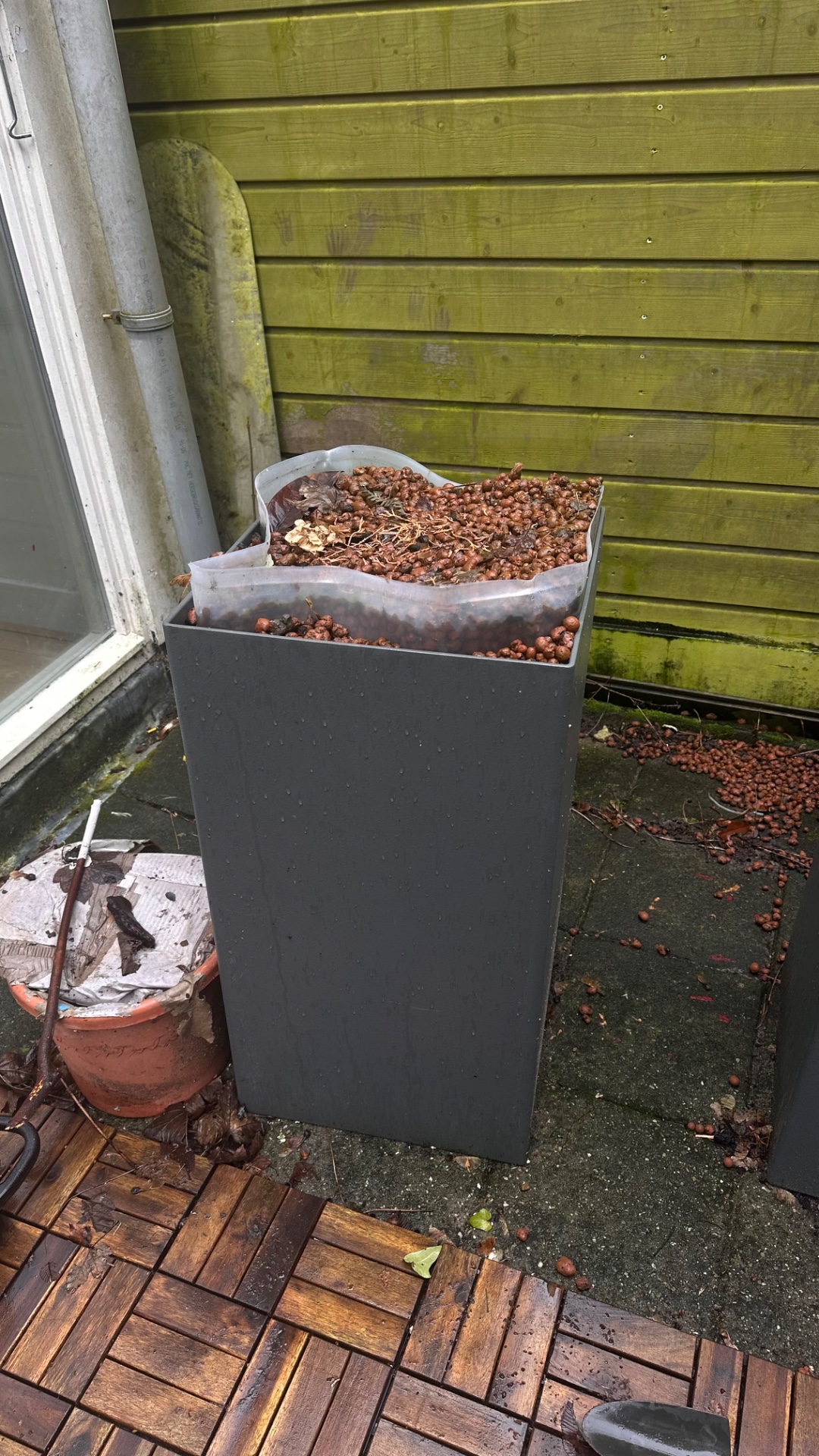 Standing flower pots