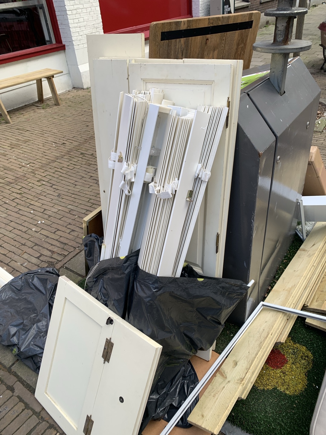 Item found on Amsterdam, De Pijp, Van Der Helstplein 7 photo 2