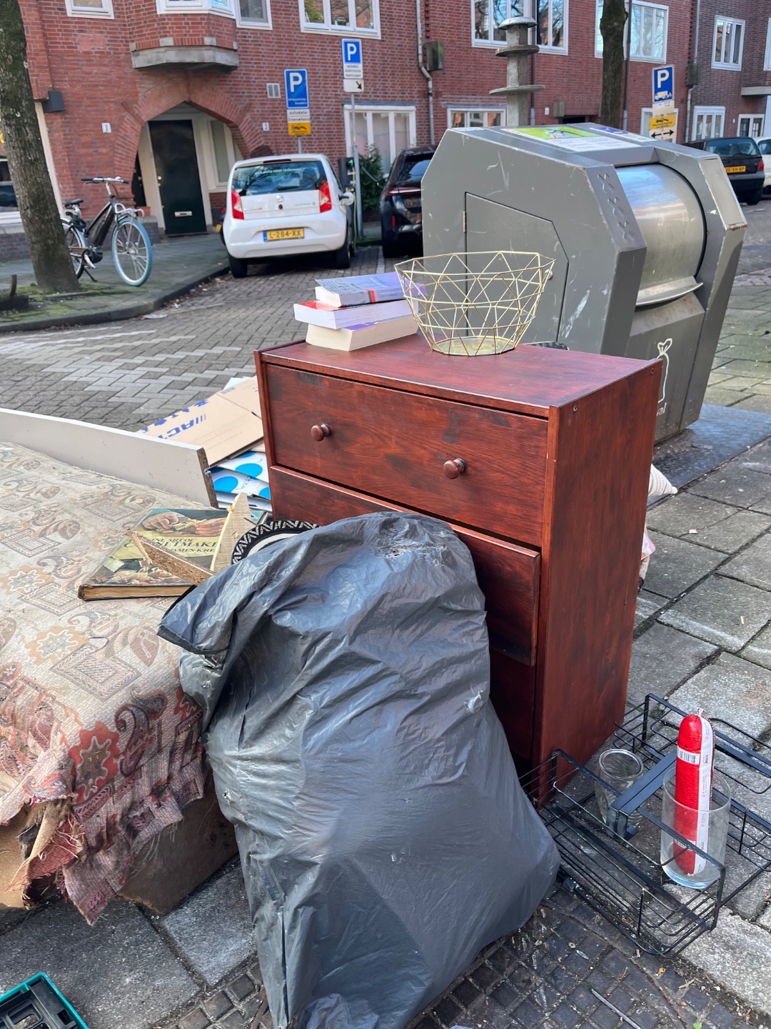 Chest of drawers photo 1