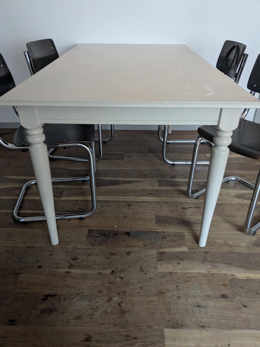 Geverfde uitschuifbare tafel van Ikea. Amsterdam Centrum photo 1