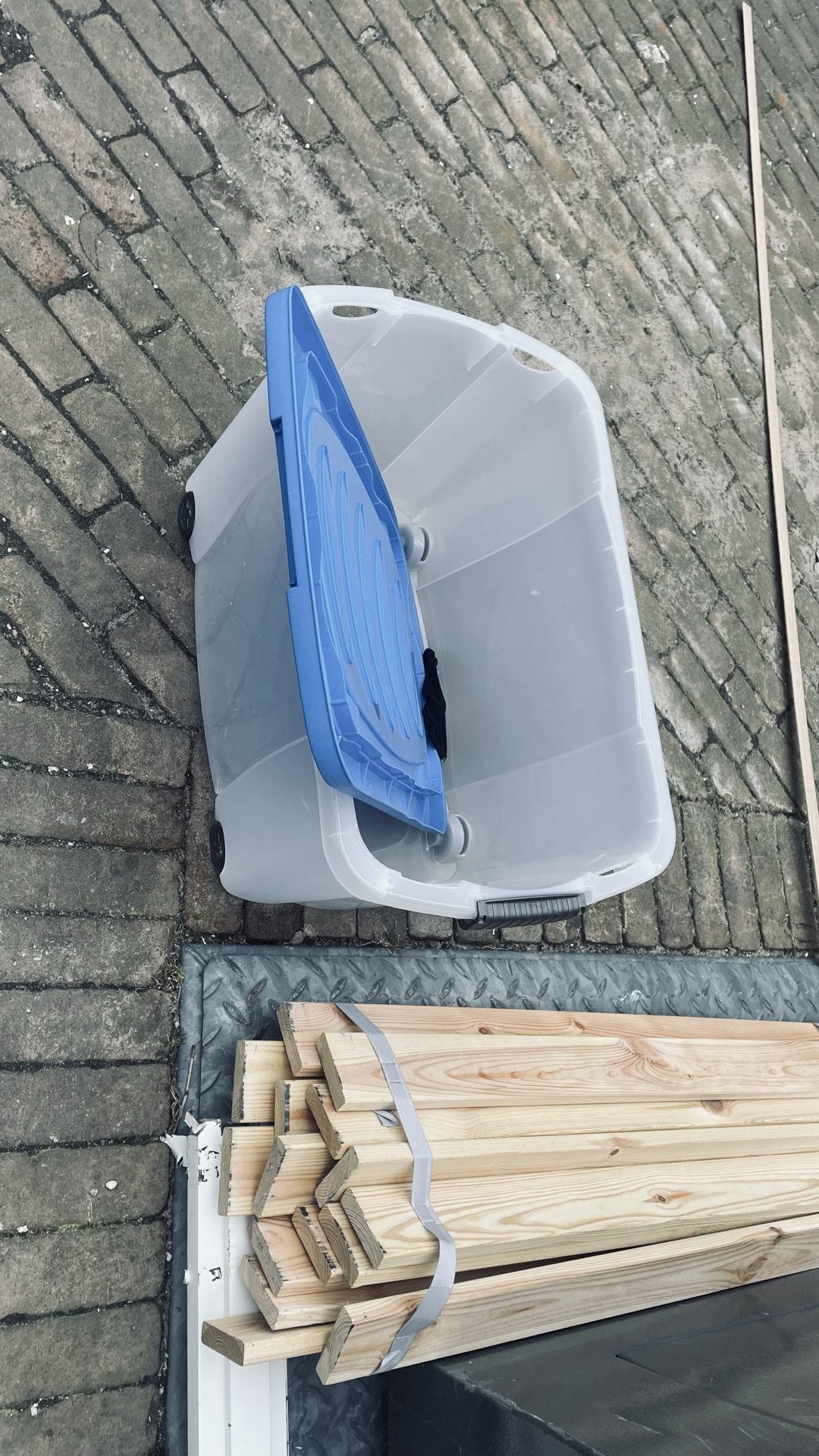 Intact storage box and wood (for below matras) photo 2