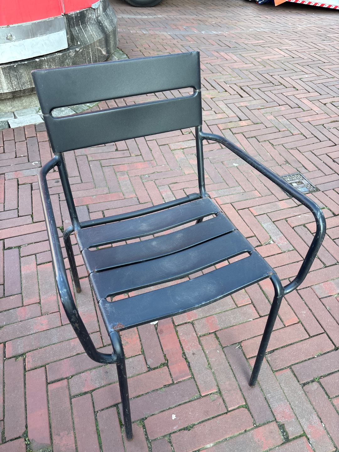 8 terras stoelen zwart/grijs

Good condition - just needs a wipe and some soap! 

Free to pick up in the dapper neighborhood