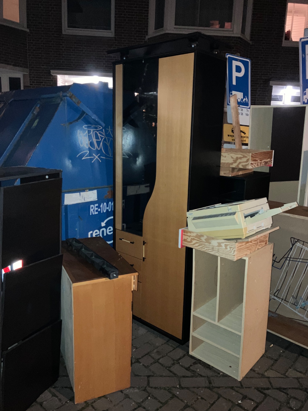 Somebody moved and left some things behind. These cabinets/ closets seem okay, there’s also a sofa and a shoe cabinet. Last one needs some attention.