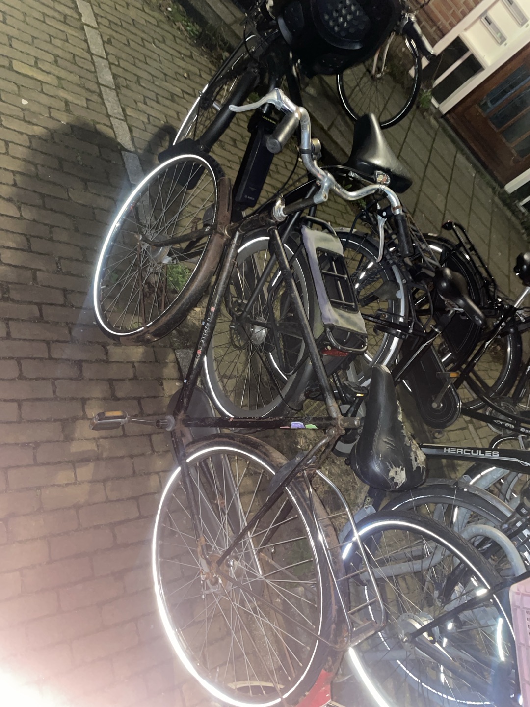 Gazelle bike
Everything working except for a flat tire and a sadle which is a bit drippy💧💦