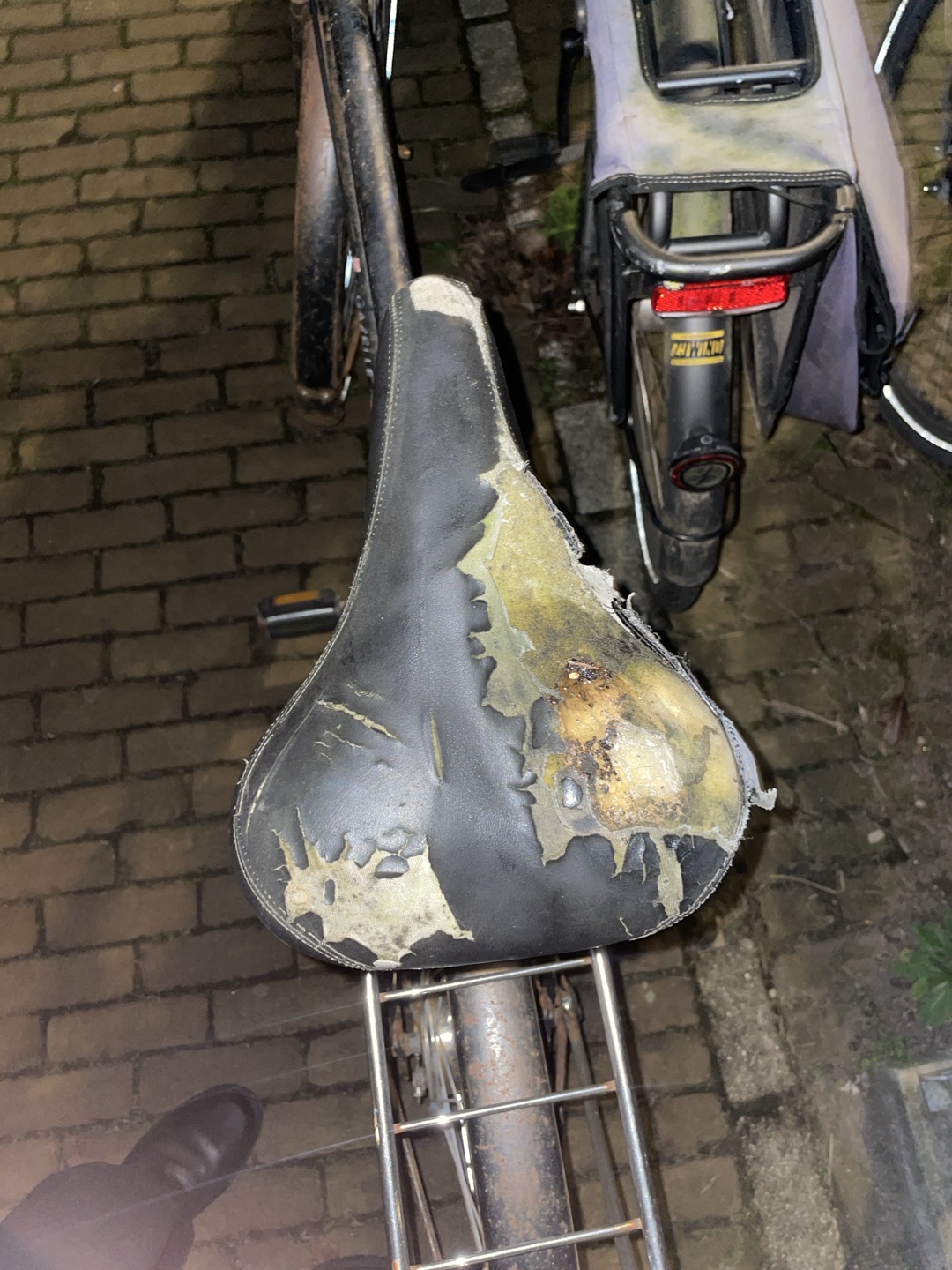 Gazelle bike
Everything working except for a flat tire and a sadle which is a bit drippy💧💦