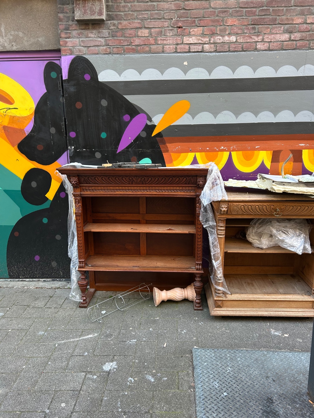 Drie kasten op de Gouvernestraat