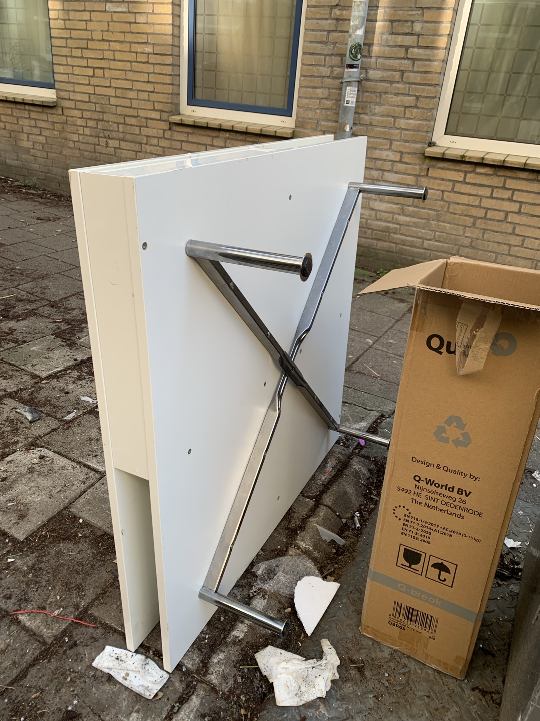 Cool coffee table, quite big photo 2