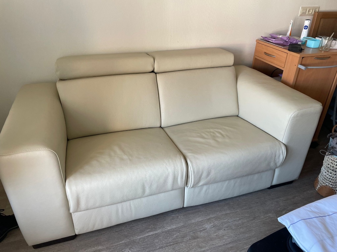 Free pickup tomorrow electric couch in good condition