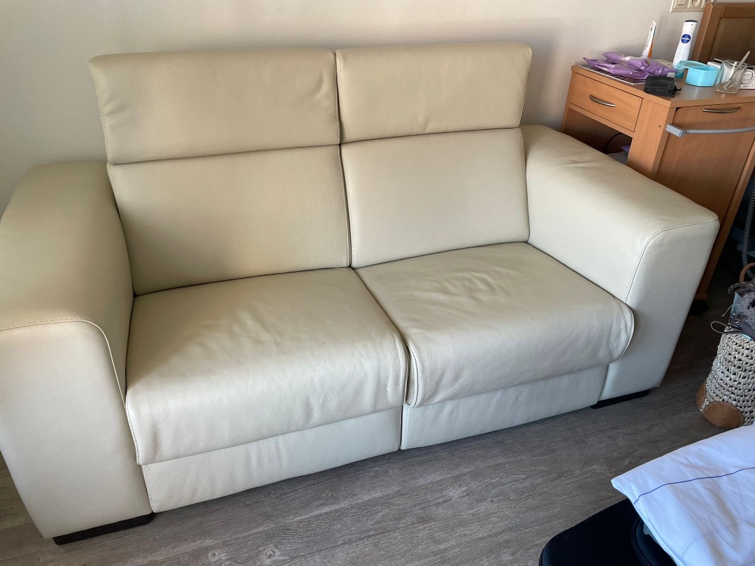 Free pickup tomorrow electric couch in good condition 2