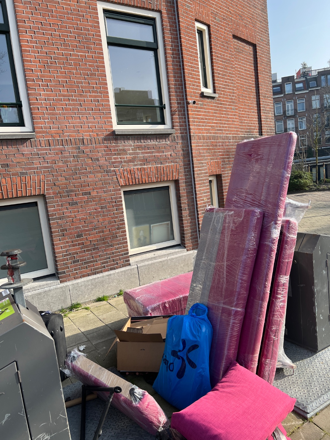 Chaise couch. Looks to be in good shape.