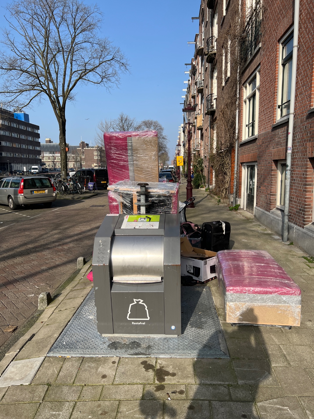 Chaise couch. Looks to be in good shape.