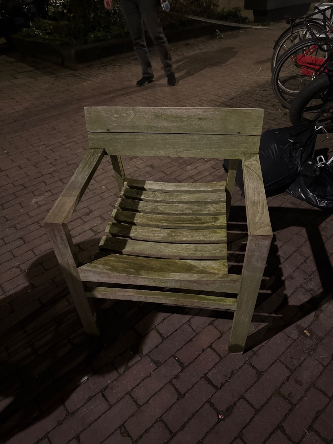 Gratis 6 houten tuin stoelen in goede staat