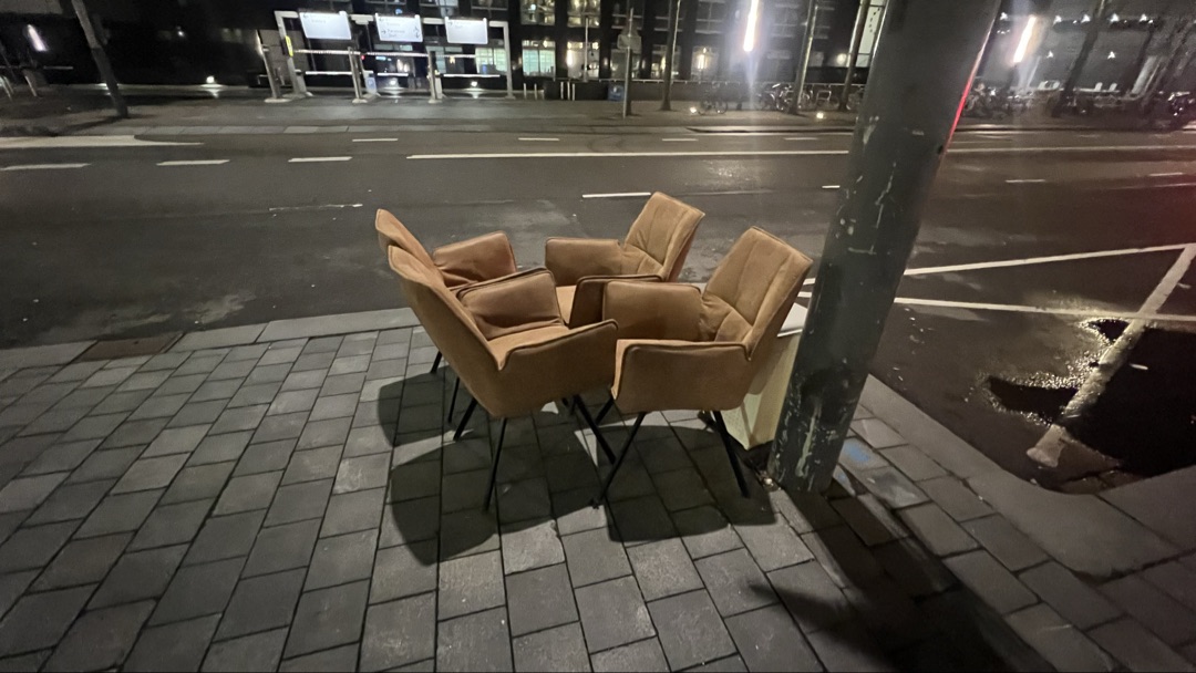 4 chairs, no idea what brand it is but they are comfy