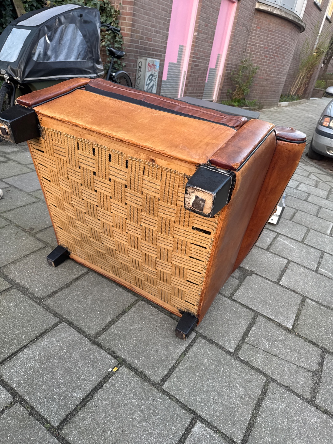 Bureau kast en leather chair