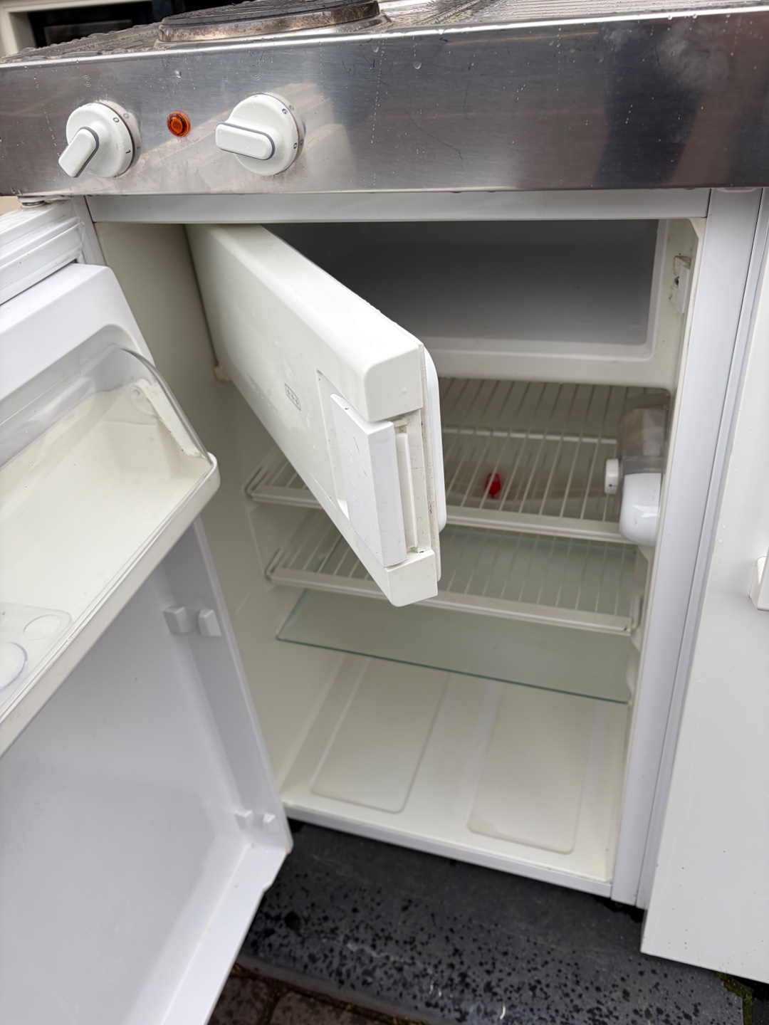 Easy for students? Kleine koelkast met vriesvak links