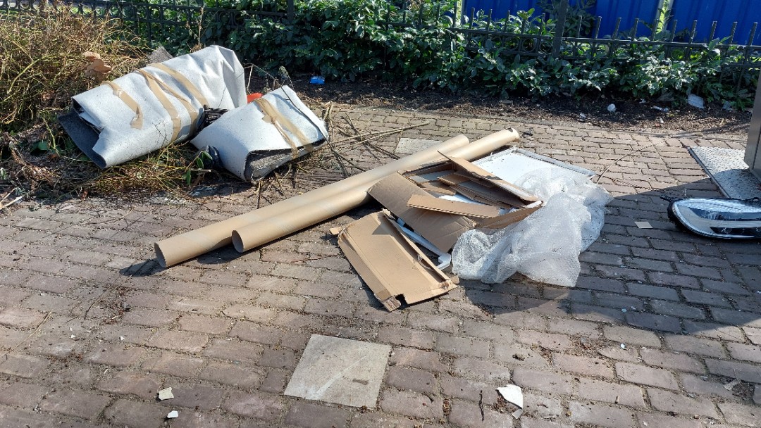 thing for the floor (close to this there is more, see other place with photos)