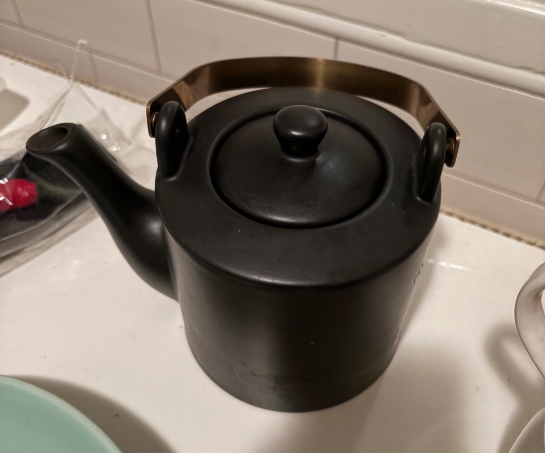 Glasses, teapot, winecooler etc