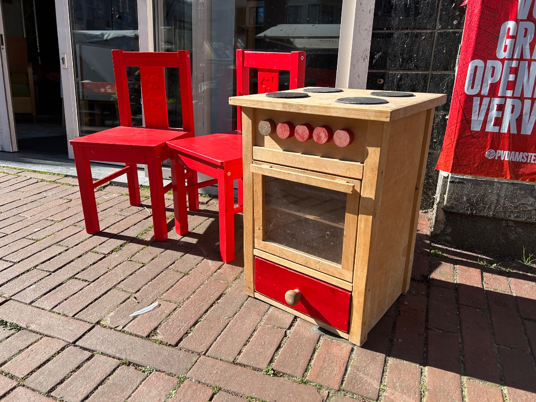 Gratis spullen bij het Afvalpaleis tot 17 uur, onder meer een op te knappen Gispen 1231 en 1235. Spullen zijn gratis, maar we waarderen een financiële gift voor onze werking.