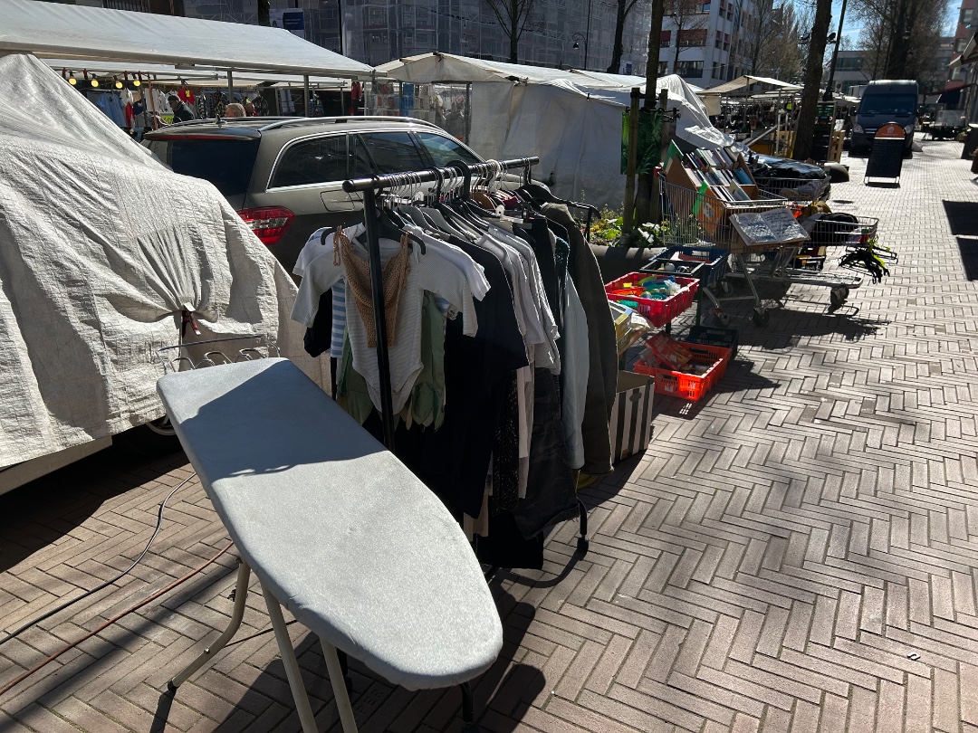 Gratis spullen bij het Afvalpaleis tot 17 uur, onder meer een op te knappen Gispen 1231 en 1235. Spullen zijn gratis, maar we waarderen een financiële gift voor onze werking.