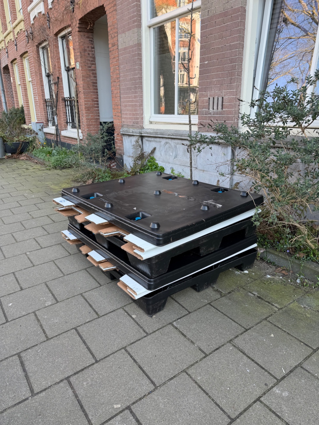 Reusable pallets with tops. Used once for air freight.