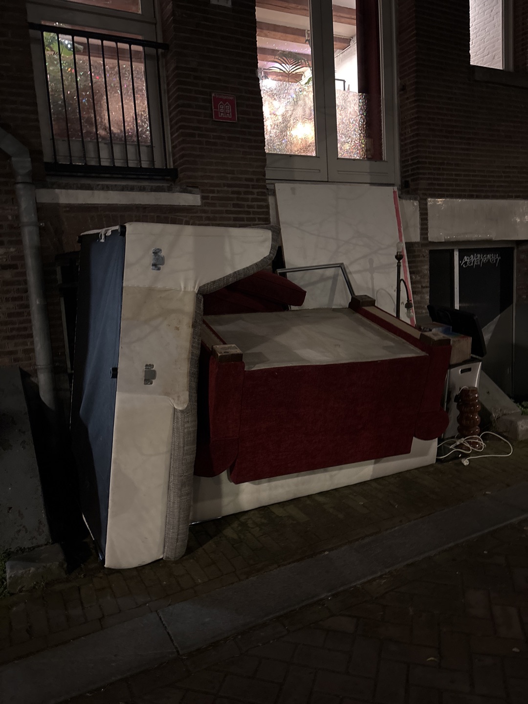 Two clean couches, standing lamp, lamp shade, double bin. Will be picked up by grof vuil on Thursday