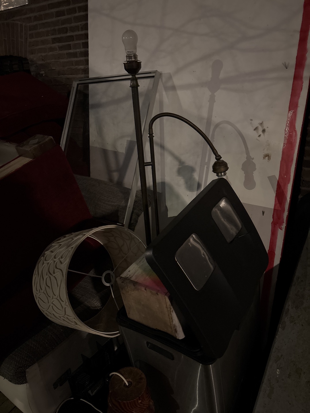 Two clean couches, standing lamp, lamp shade, double bin. Will be picked up by grof vuil on Thursday