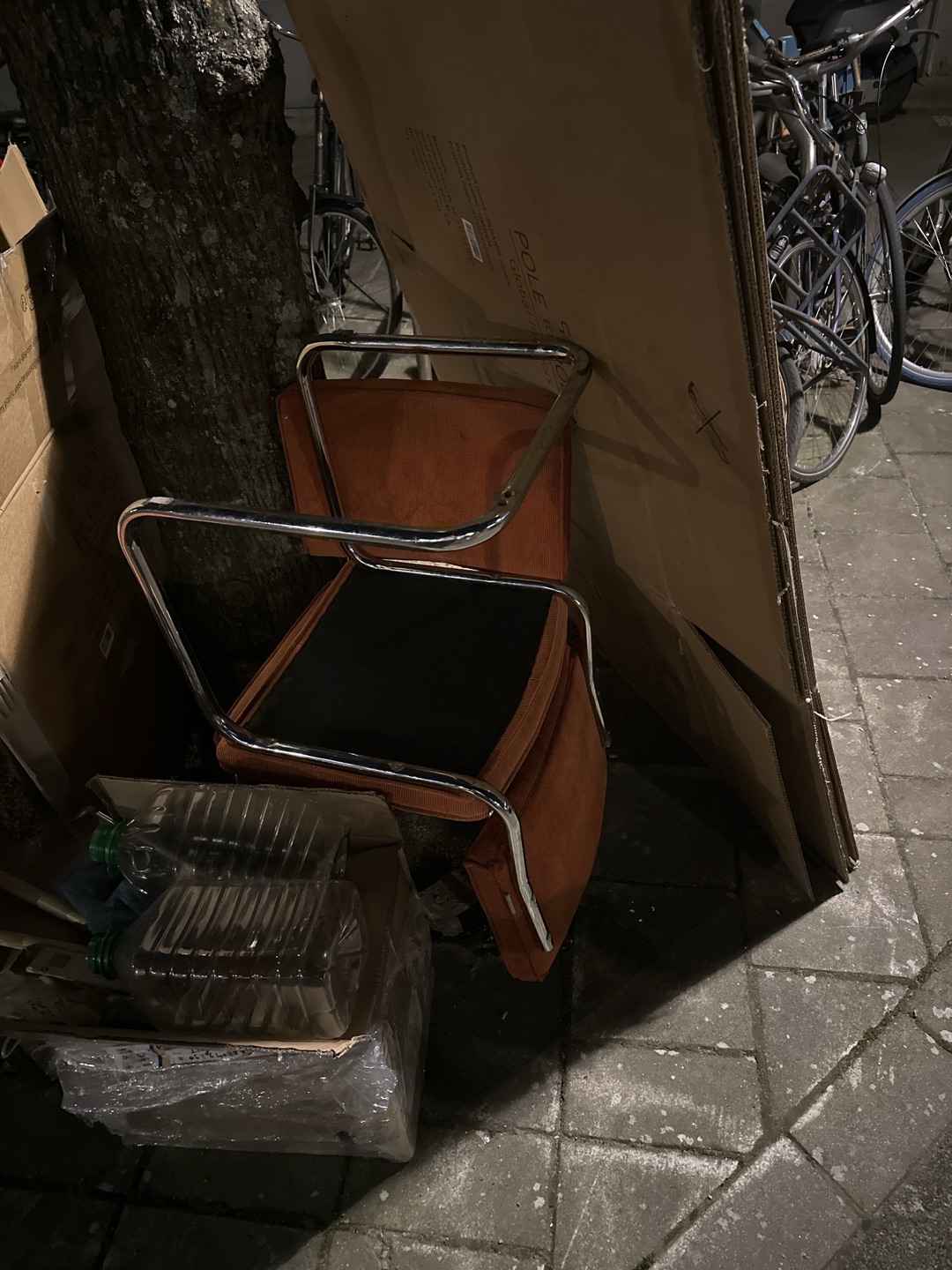 5 orange chrome velvet chairs, really nice !!!! Clean, good quality