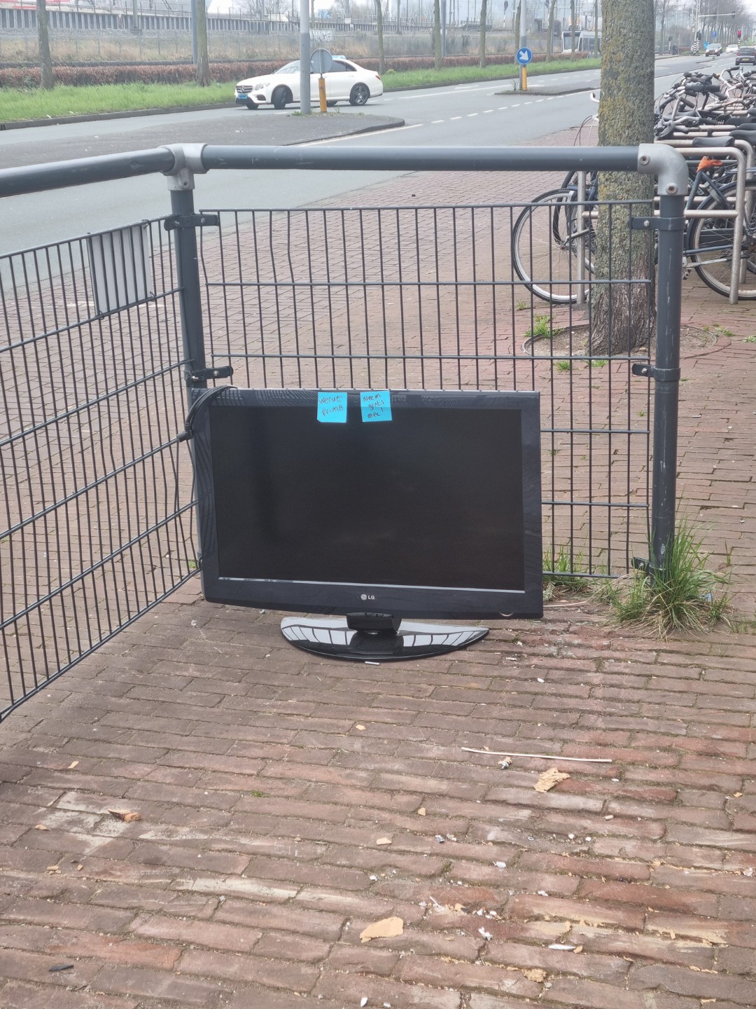 Tv met kabel en afstandsbediening