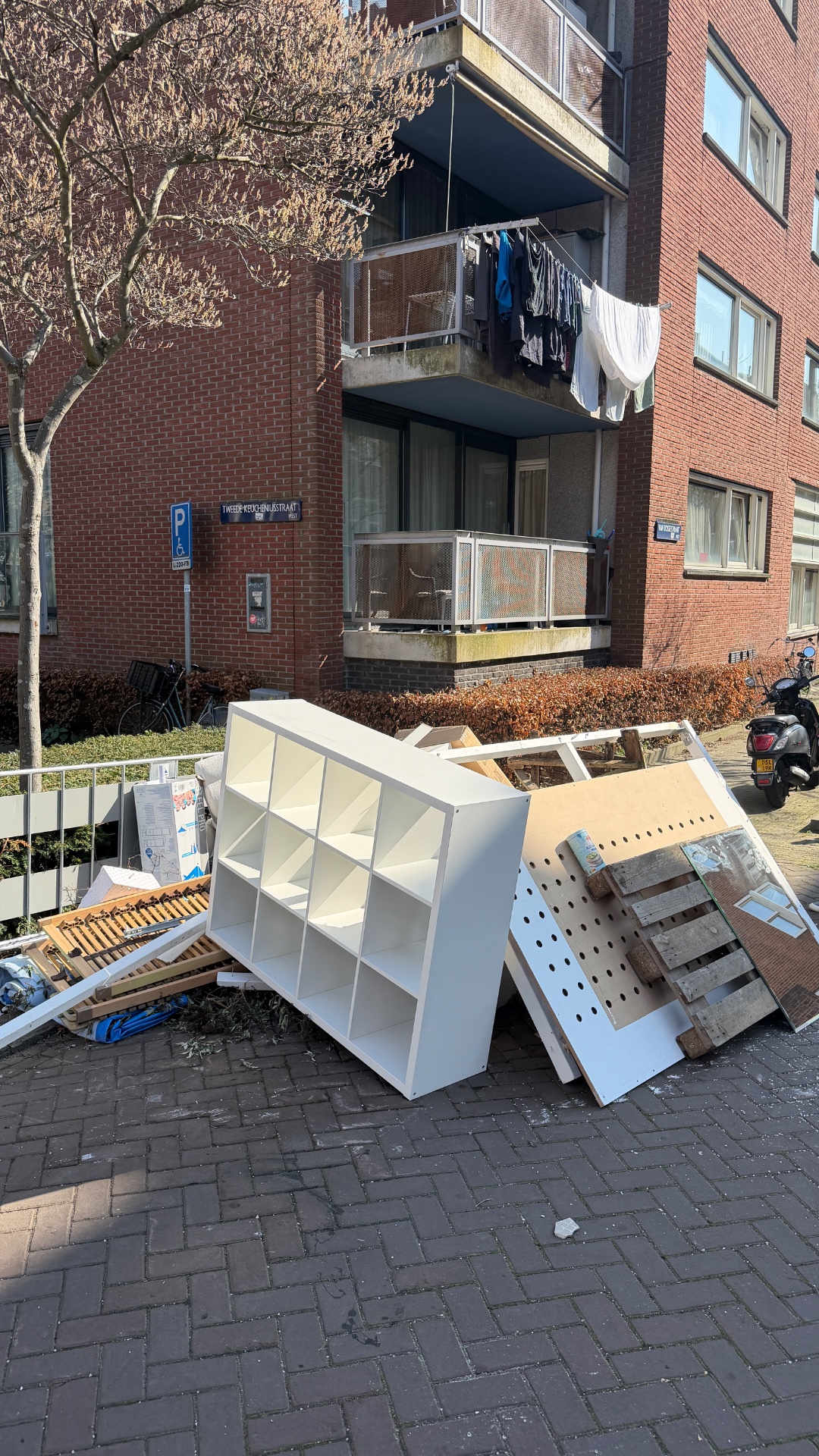 IKEA Kallax and other stuff (e.g. mirror etc.) in great condition.