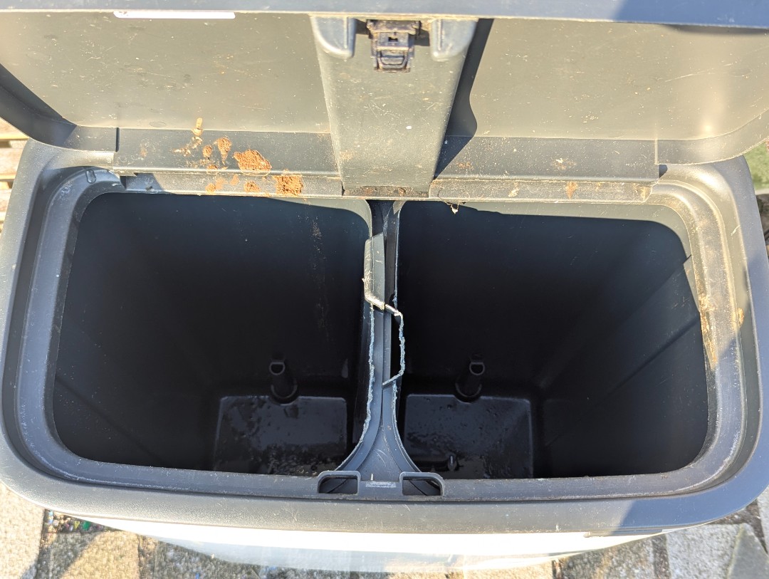 Brabantia afvalemmer. Gebruiksporen, maar (het lijkt) in goede staat. Incl. softclose ✨