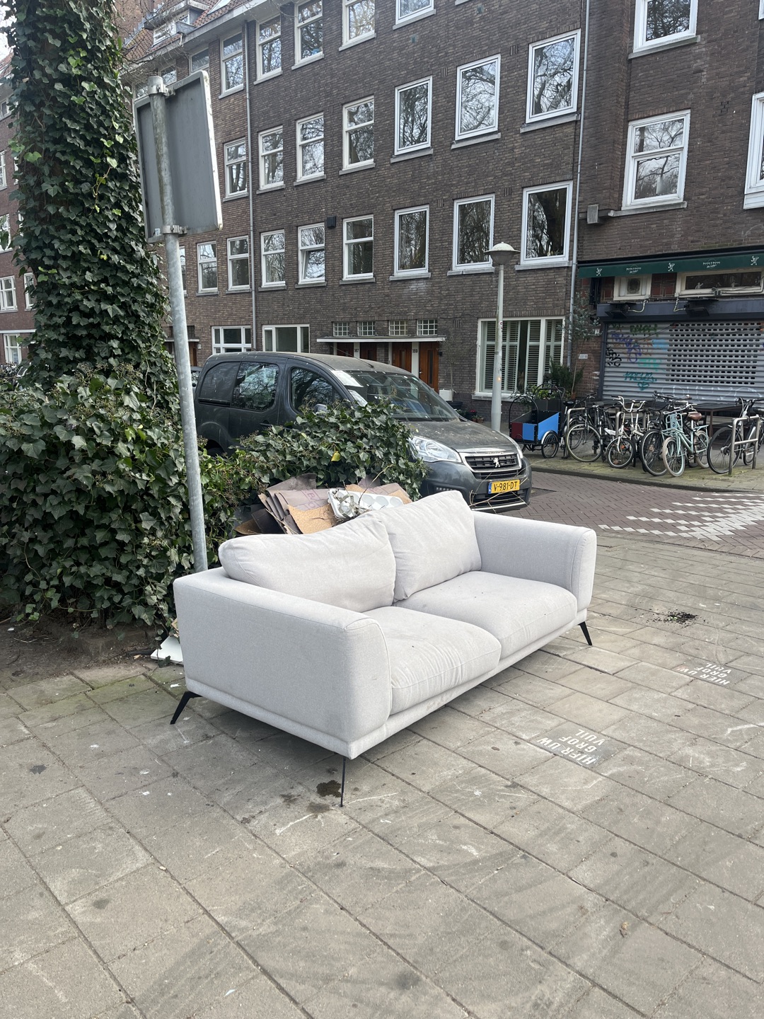 Looks good but needs a deep cleaning