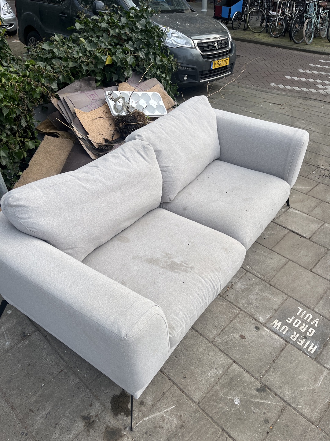 Looks good but needs a deep cleaning