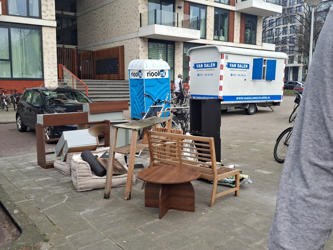 Corner before OLVG WEST. Bench, table.. etc.