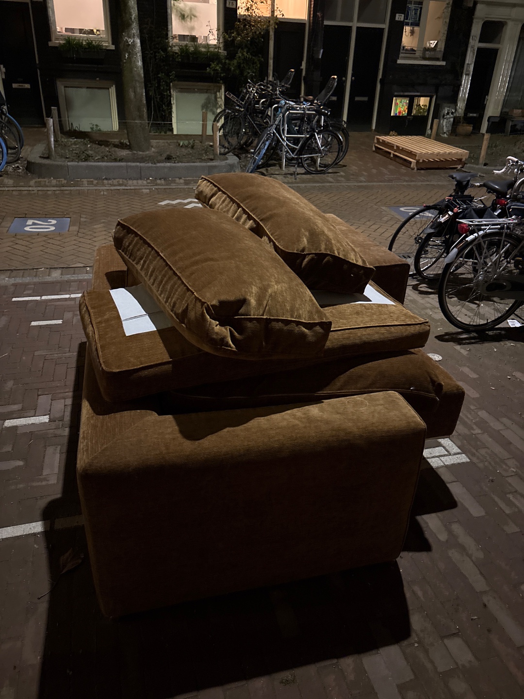 Insane condition sofa!! 3