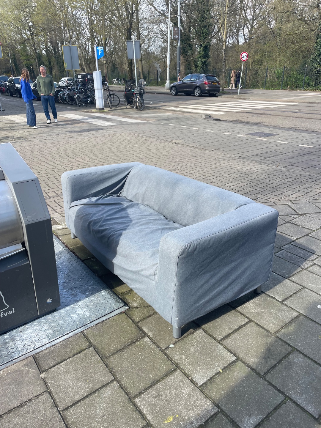 Bank gratis op te halen bij de hoek van Oosterpark 3