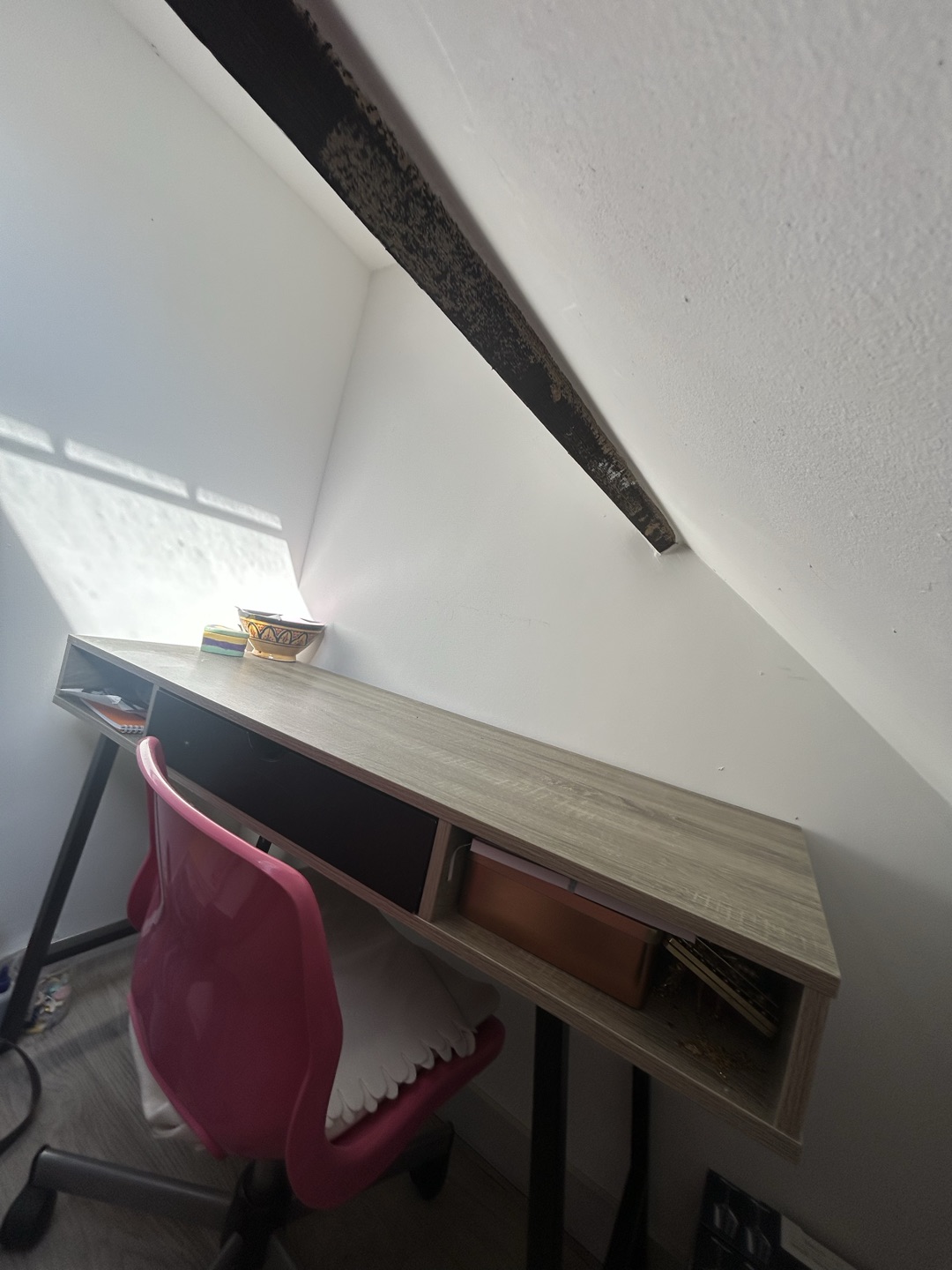 Bureau GRATIS af te halen
Lade kapot maar kan gemaakt worden
Graag naar beneden tillen zelf 1