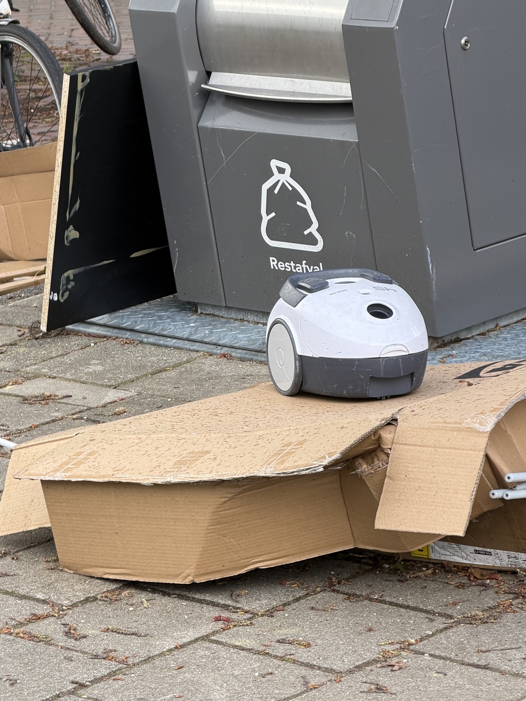 Little vacuum looking for a new home 1